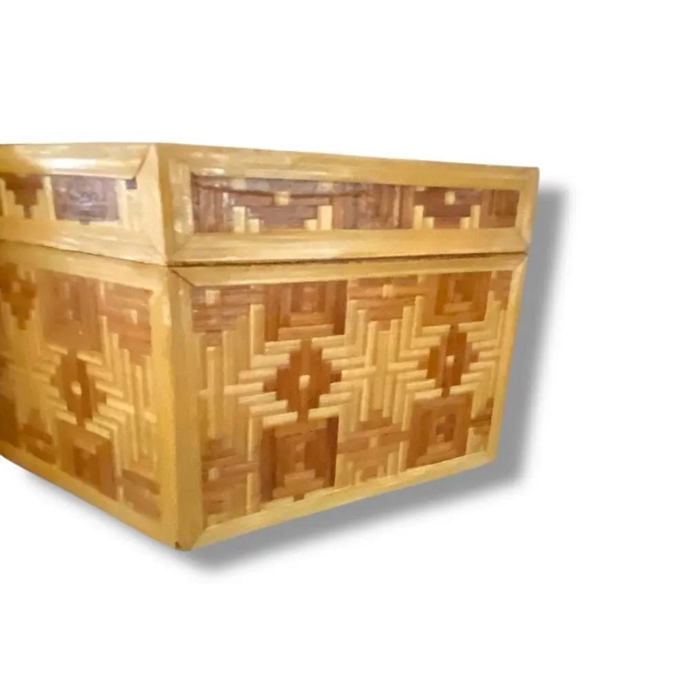 Vtg Chinese Bamboo Straw Rattan Hand Made Trinket Boxes Hexagonal Pair Nesting